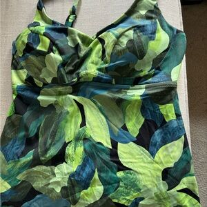 Athleta tankini top. Stylish and comfortable!